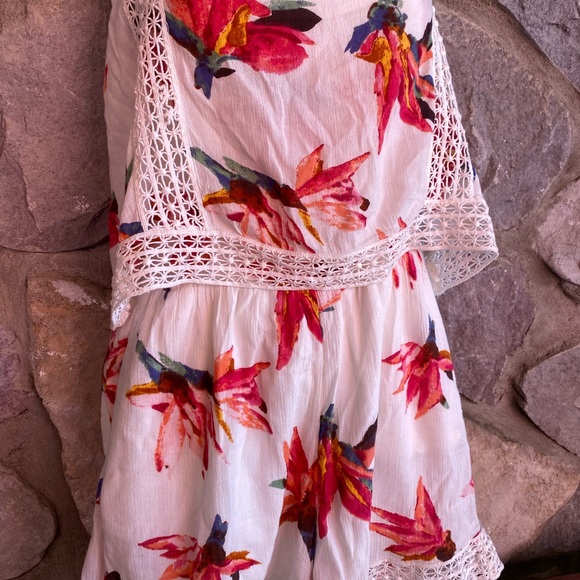 Abercrombie and Fitch Flower Romper - Picture 3 of 9